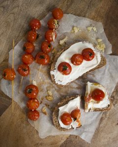 Geroosterde cherrytomaatjes in knoflook olie