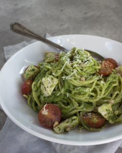 Romige avocado-spinazie pasta