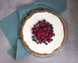 Vicky van Dijk | Citroen-mascarpone taart met zomerfruit