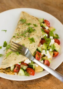 Eiwrap met avocado, hüttenkäse en kipfilet