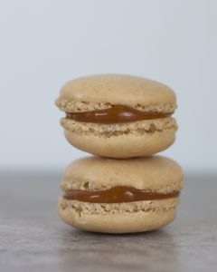 Macarons met gezouten karamel