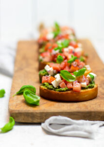 Bruschetta caprese met pesto