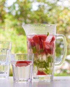 Vicky van Dijk | Fruitwater van aardbeien, watermeloen en munt