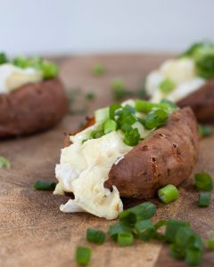 Vicky van Dijk | Gepofte zoete aardappel met brie