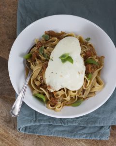 Tagliatelle pomodori met mozzarella-kipfilet
