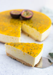 Witte chocolade kwarktaart met passievrucht