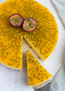 Witte chocolade kwarktaart met passievrucht