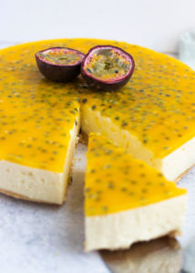 Witte chocolade kwarktaart met passievrucht