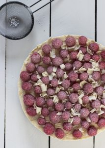Witte chocolade cheesecake met lemoncurd en frambozen