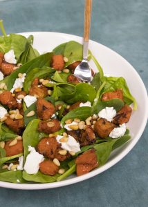 Geroosterde pompoensalade met geitenkaas