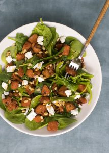 Geroosterde pompoensalade met geitenkaas