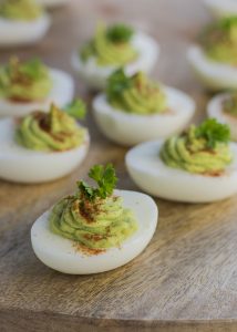 Gevulde eitjes met avocado