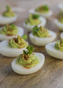 Gevulde eitjes met avocado