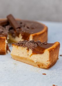 Cheesecake met gezouten karamel & chocolade