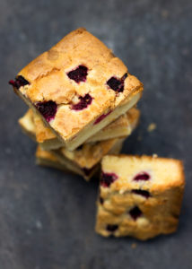 Blondie met witte chocolade en frambozen