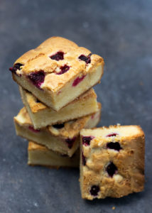 Blondie met witte chocolade en frambozen