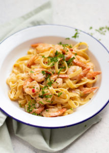 Tagliatelle met knoflookgarnalen in roomsaus