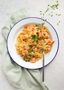 Tagliatelle met knoflookgarnalen in roomsaus
