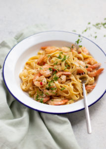 Tagliatelle met knoflookgarnalen in roomsaus