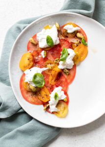Tomaten carpaccio met buffelmozzarella & pistachenoten