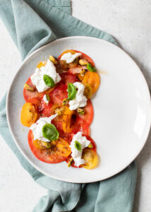 Tomaten carpaccio met buffelmozzarella & pistachenoten