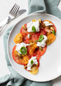 Tomaten carpaccio met buffelmozzarella & pistachenoten