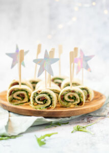 Wraps met pesto, zongedroogde tomaat, kipfilet & rucola