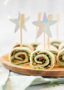 Wraps met pesto, zongedroogde tomaat, kipfilet & rucola