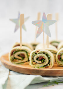 Wraps met pesto, zongedroogde tomaat, kipfilet & rucola
