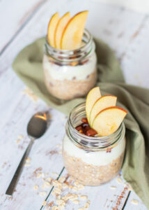 Overnight oats met appel, rozijnen & kaneel