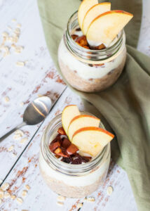 Overnight oats met appel, rozijnen & kaneel