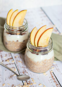 Overnight oats met appel, rozijnen & kaneel