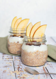 Overnight oats met appel, rozijnen & kaneel