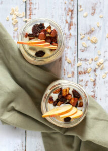 Overnight oats met appel, rozijnen & kaneel
