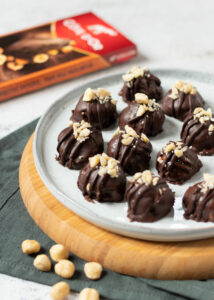 Pure chocolade bonbons met hazelnoten