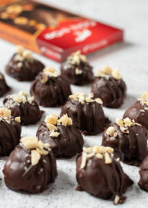 Pure chocolade bonbons met hazelnoten