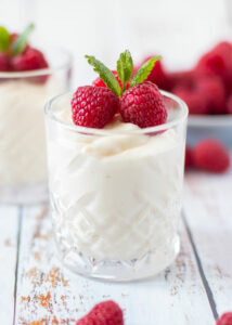 Witte chocolademousse met frambozen