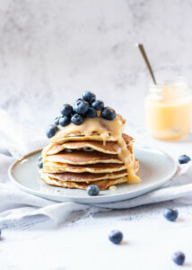 Pannenkoekjes met blauwe bessen & lemoncurd