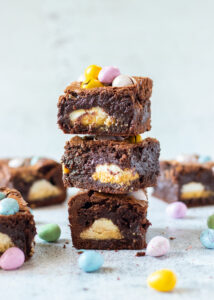 Brownie met paaseitjes & paas creme koekjes