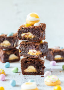Brownie met paaseitjes & paas creme koekjes