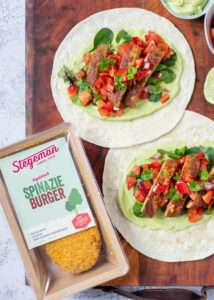 Wrap met paprikaburger, tomaten-paprika salade & een frisse avocado spread