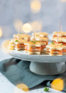 Kerst sandwiches met zalm & kruidenroomkaas
