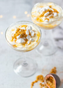 Licor 43 Yoghurt met meringue & passievruchten curd