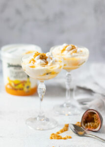 Licor 43 Yoghurt met meringue & passievruchten curd