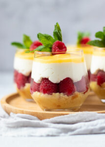 Mini-trifles met limoncello, lemoncurd & frambozen
