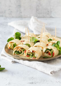 Wraps met kip paté, paprika & mozzarella