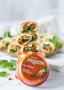 Wraps met kip paté, paprika & mozzarella